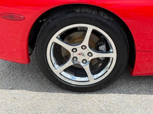 Used 2004 Chevrolet Corvette Coupe w/ Roof Package RWD image 8