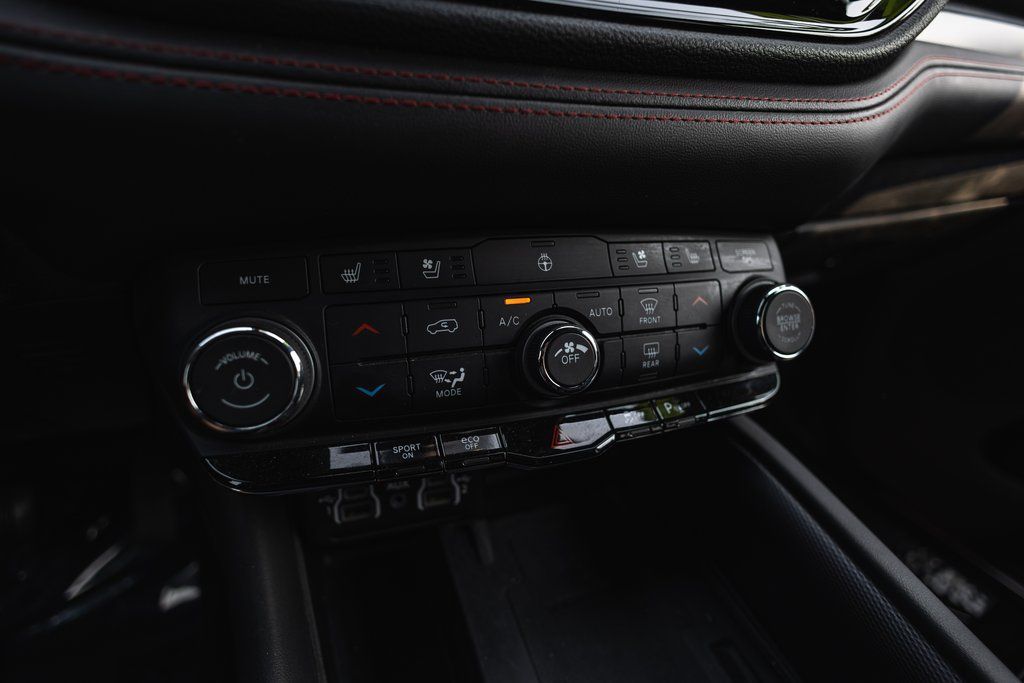 Used 2024 Dodge Durango R/T AWD/4WD image 12