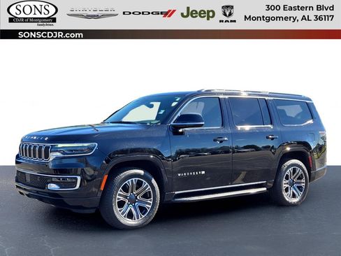 Used 2023 Jeep Wagoneer 4WD w/ Premium Group I image 1