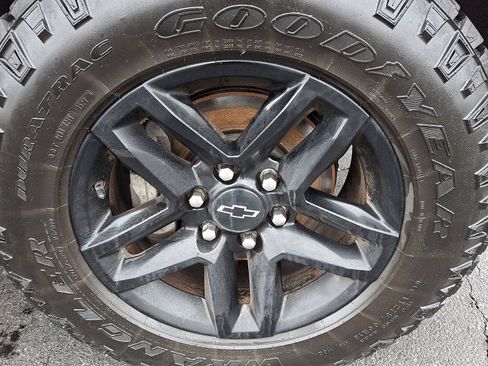 Used 2022 Chevrolet Silverado 1500 LT Trail Boss w/ Convenience Package II image 8