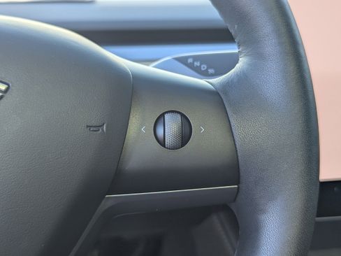 Used 2022 Tesla Model Y Performance image 27