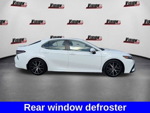 Used 2023 Toyota Camry SE w/ Cold Weather Package AWD/4WD image 4