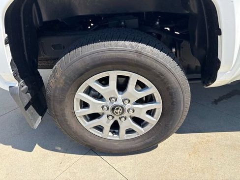 Used 2025 Toyota Tacoma SR5 AWD/4WD image 10