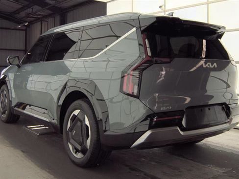 Used 2024 Kia EV9 Land image 6