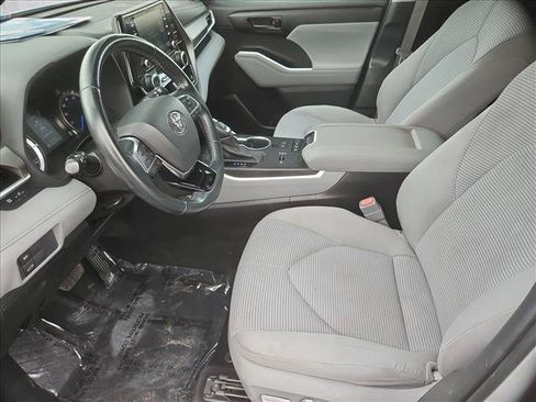 Used 2021 Toyota Highlander LE AWD/4WD image 22