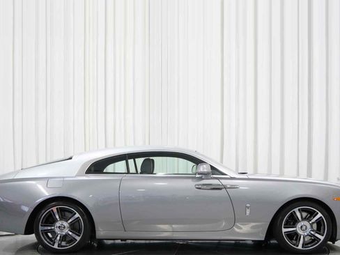 Used 2015 Rolls-Royce Wraith image 2