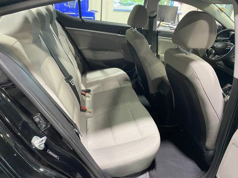 Used 2020 Hyundai Elantra SE FWD image 17