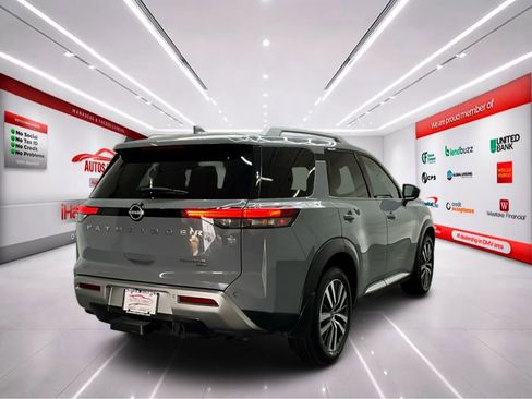 Used 2022 Nissan Pathfinder Platinum image 8