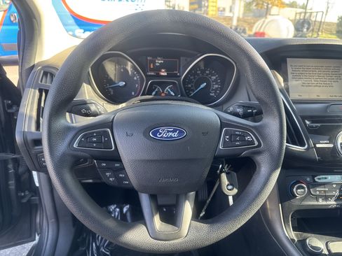 Used 2017 Ford Focus SEL image 18