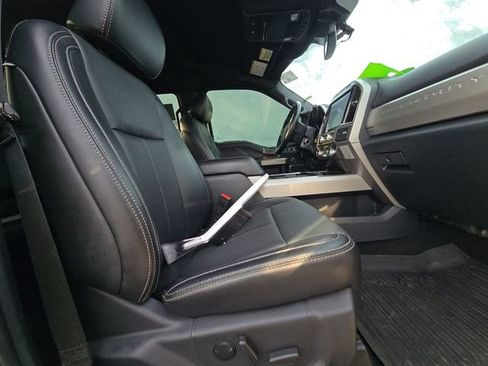 Used 2022 Ford F250 Lariat w/ Lariat Value Package image 12