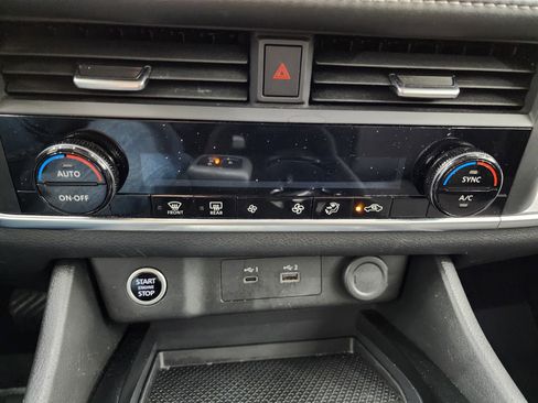 Used 2023 Nissan Rogue SV image 15