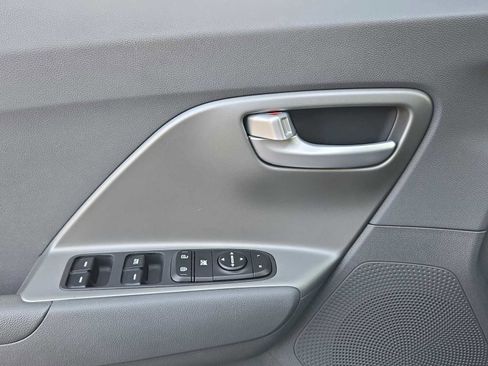 Used 2021 Kia Niro LX image 33