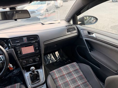 Used 2018 Volkswagen GTI SE FWD image 27