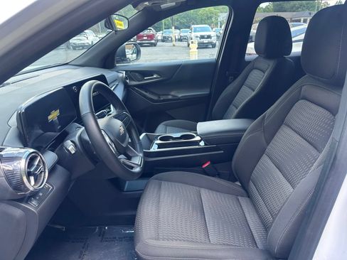 Used 2025 Chevrolet Equinox LT FWD image 30