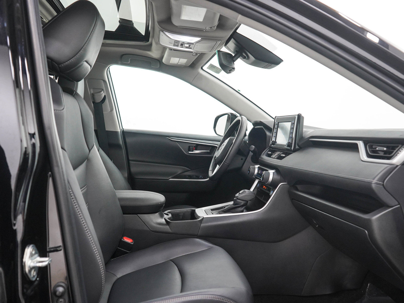 Used 2022 Toyota RAV4 XLE Premium FWD image 13