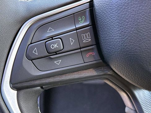 New 2025 Jeep Grand Cherokee Altitude image 17