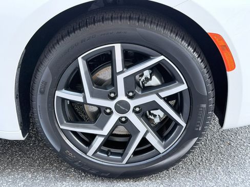 New 2027 Chrysler Pacifica Pinnacle w/ Theater Group FWD image 38