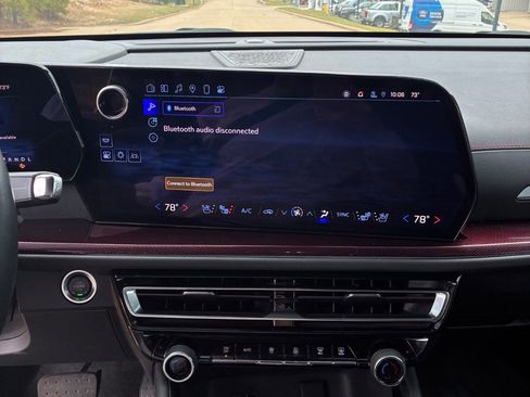 Used 2024 Chevrolet Traverse RS image 17