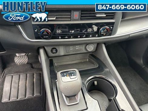 Used 2024 Nissan Rogue SV w/ SV Premium Package AWD/4WD image 23