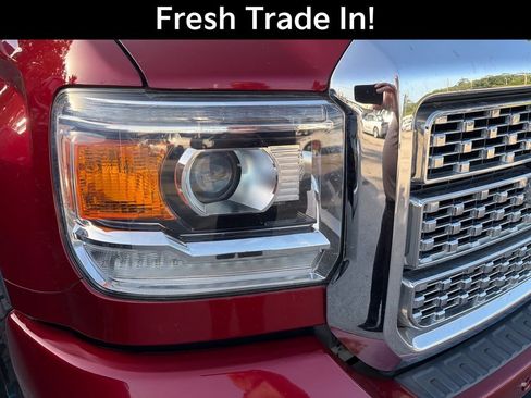 Used 2019 GMC Sierra 2500 Denali w/ Duramax Plus Package AWD/4WD image 5