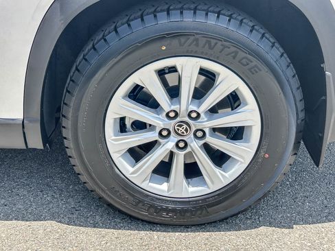 Used 2024 Toyota Grand Highlander AWD image 11