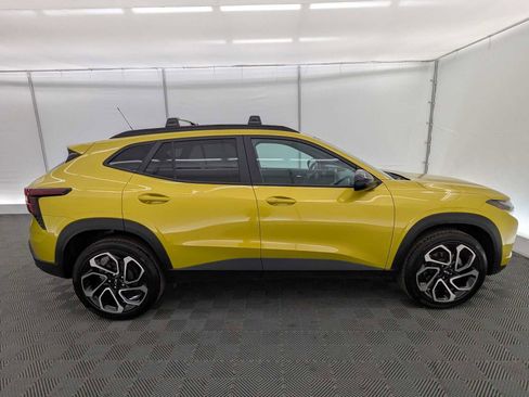 Used 2025 Chevrolet Trax RS FWD image 7