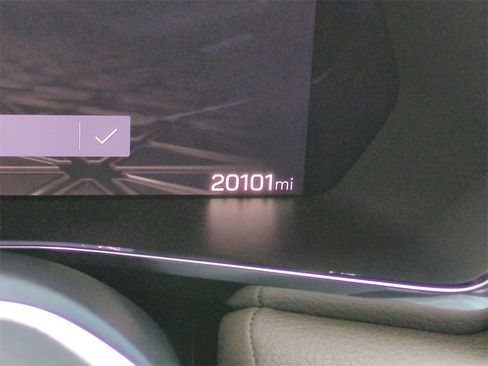 Used 2023 GMC Canyon Denali image 28