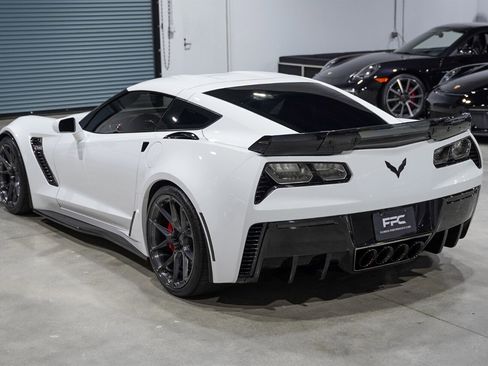 Used 2016 Chevrolet Corvette Z06 w/ 3LZ Preferred Equipment Group image 4