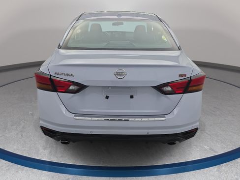 Certified 2023 Nissan Altima 2.5 SR w/ SR Premium Package FWD image 6