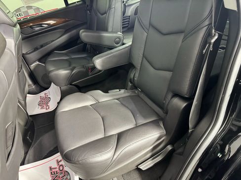 Used 2018 Cadillac Escalade Luxury w/ LPO, Radiant Package image 40