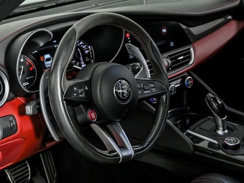 Used 2019 Alfa Romeo Giulia Quadrifoglio RWD image 21