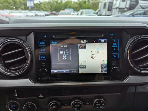 Used 2017 Toyota Tacoma TRD Sport w/ Tow Package (A/T) AWD/4WD image 22