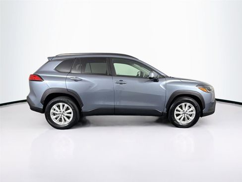 Certified 2023 Toyota Corolla Cross LE image 5