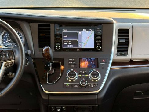Used 2019 Toyota Sienna Limited Premium image 25