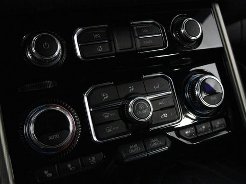 Used 2023 GMC Yukon XL Denali AWD/4WD image 23