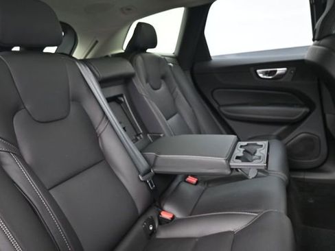 Used 2023 Volvo XC60 B5 Ultimate w/ Climate Package FWD image 12