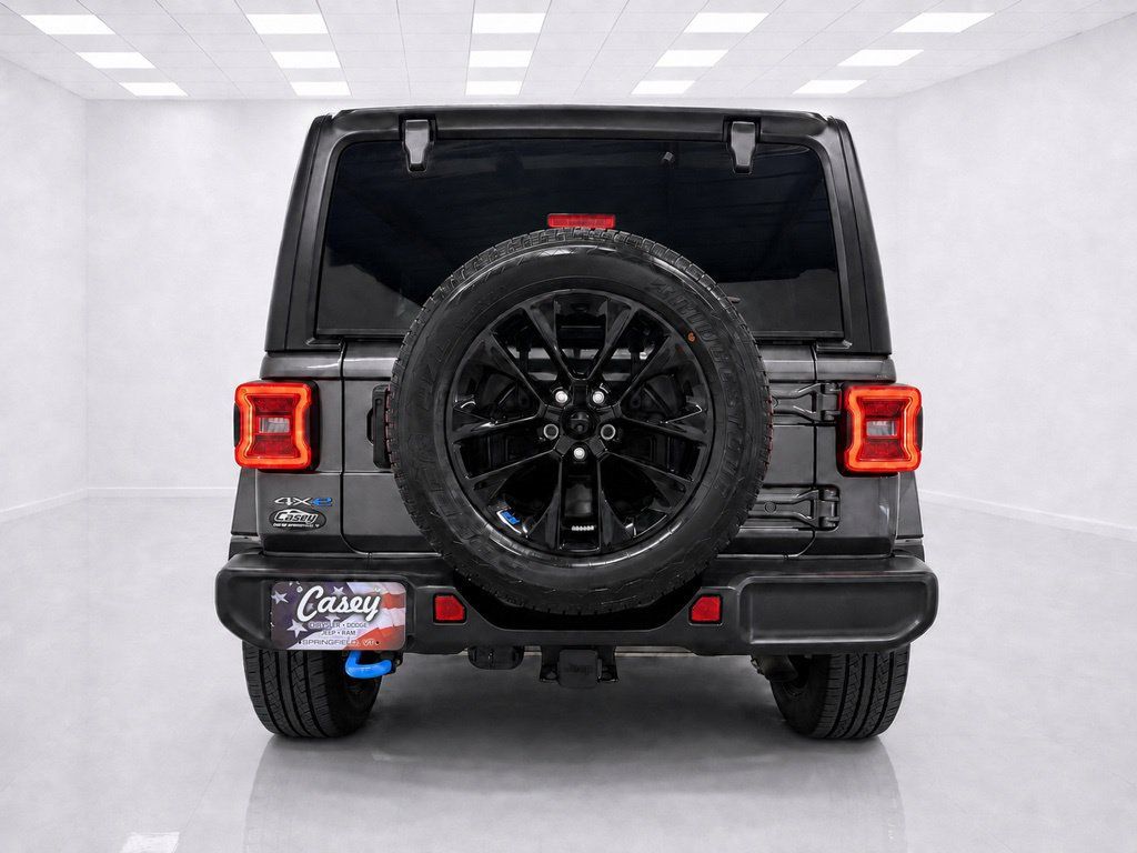Used 2023 Jeep Wrangler Unlimited Sahara w/ Cold Weather Group AWD/4WD image 11