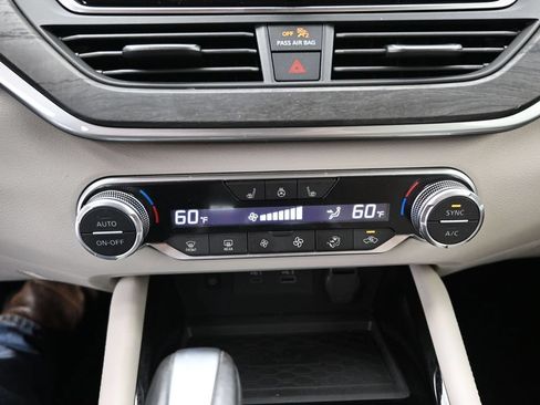 Used 2024 Nissan Altima 2.5 SL FWD image 15