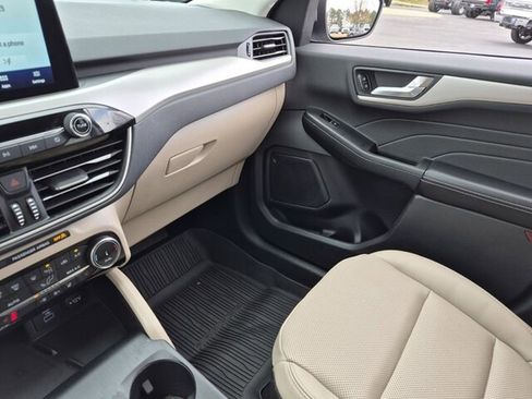 Certified 2022 Ford Escape SEL w/ Technology Package image 32