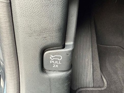 Used 2022 Ford Explorer Limited w/ Limited Technology Package image 29