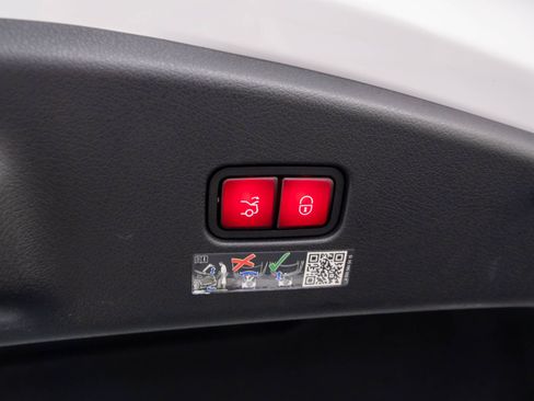 Used 2024 Mercedes-Benz CLE 300 4MATIC Coupe image 35