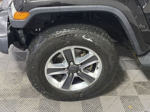 Used 2020 Jeep Wrangler Unlimited Sahara image 12