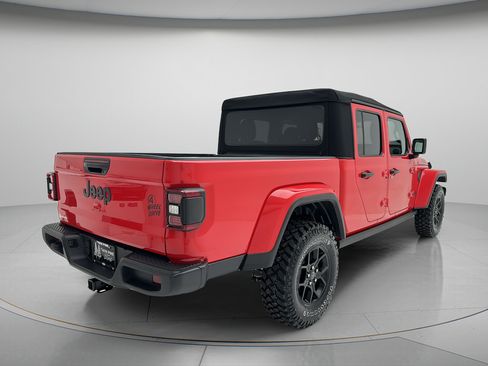 Used 2024 Jeep Gladiator Sport AWD/4WD image 5