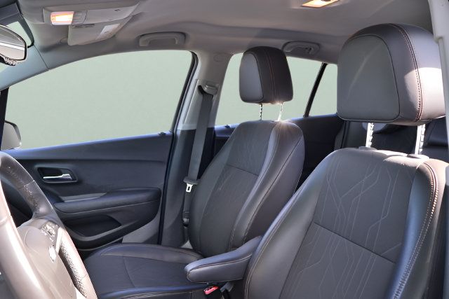 Used 2020 Chevrolet Trax LT w/ Driver Confidence Package AWD/4WD image 11