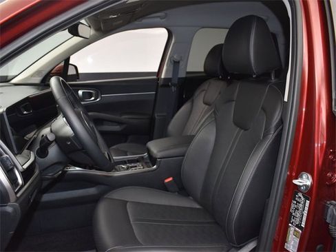 Certified 2025 Kia Sorento S image 9