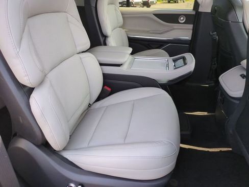 Used 2025 Lincoln Navigator Reserve AWD/4WD image 34