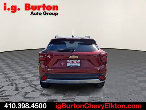 Certified 2024 Chevrolet Trax LT w/ Sunroof Package FWD image 5