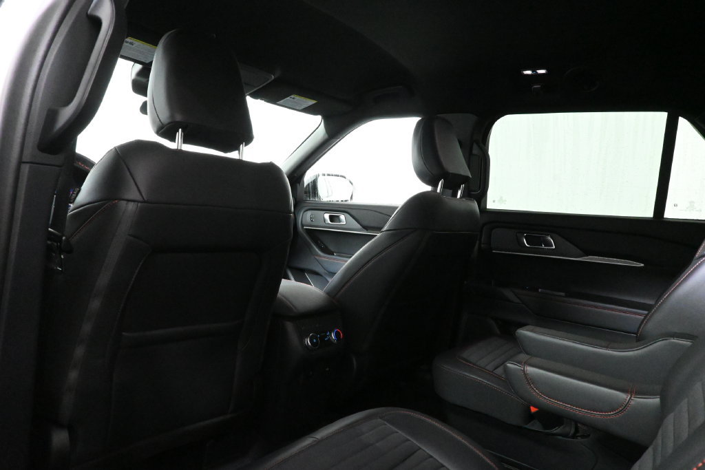 Used 2025 Ford Explorer ST-Line AWD/4WD image 7