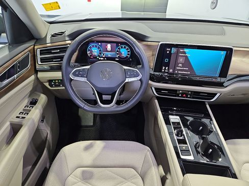 Used 2026 Volkswagen Atlas SE FWD image 14
