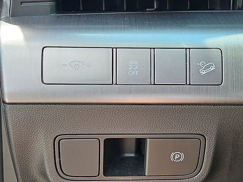 Used 2025 Hyundai Kona SEL FWD image 22